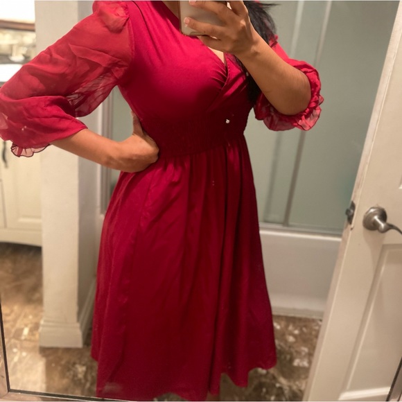 WOMEN'S LONG SLEEVE V-NECK SMOCKED WAIST BUTTON DETAIL MIDI DRESS - Picture 6 of 7